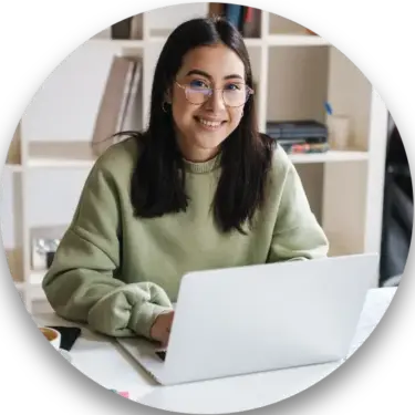 Schülerin am Notebook