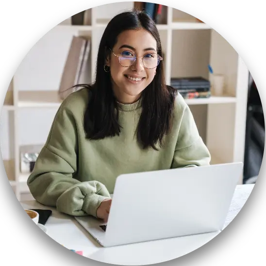 Schülerin am Notebook