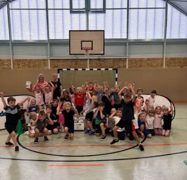 Kindersprint Schkeuditz Jubelnde Menge